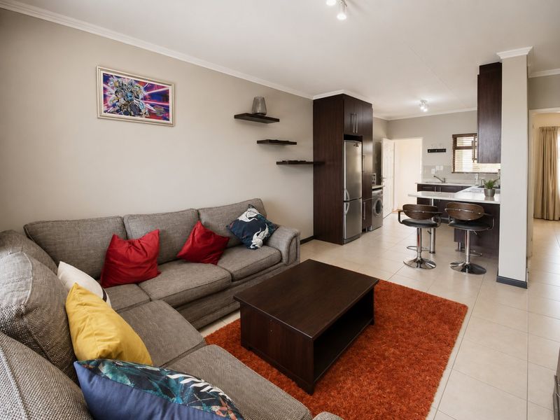 Greenstone Hill apartment with Balcony and lovely views. - Photo 6
