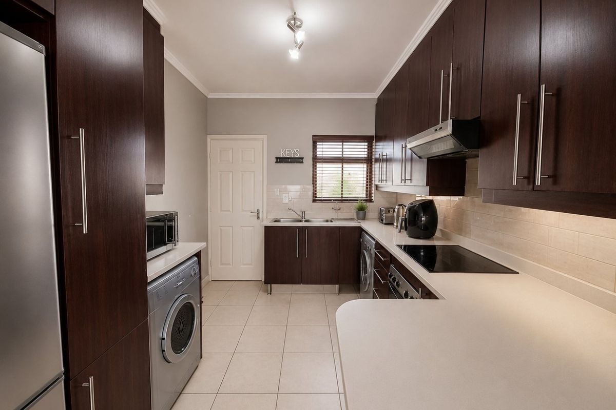 Greenstone Hill apartment with Balcony and lovely views. - Photo 2