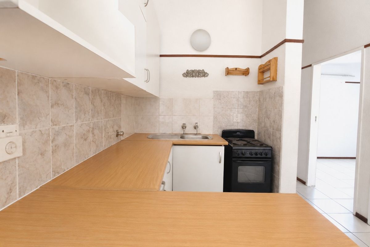 Neat Eden Glen Townhouse with secure garden. - Photo 4
