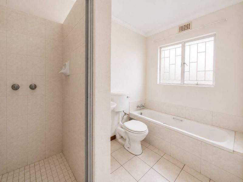 Neat Eden Glen Townhouse with secure garden. - Photo 8