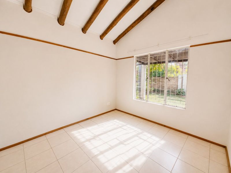 Neat Eden Glen Townhouse with secure garden. - Photo 7