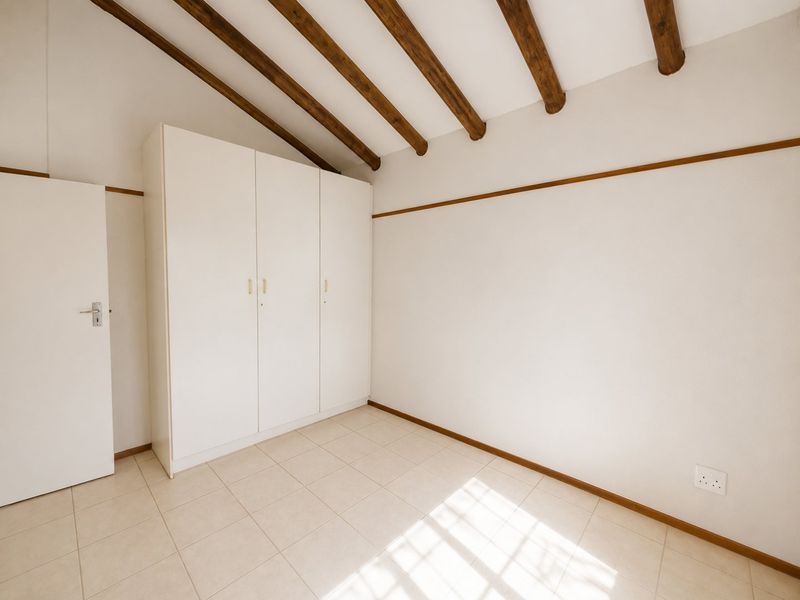 Neat Eden Glen Townhouse with secure garden. - Photo 6