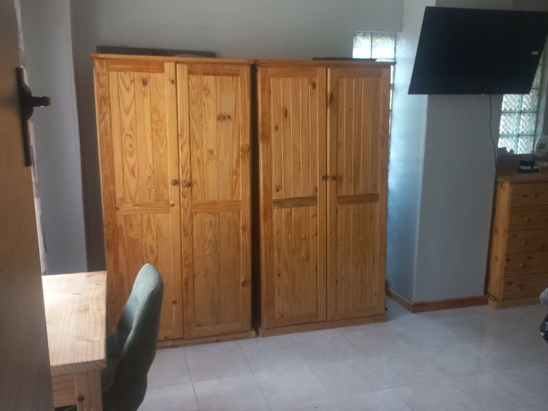 Modern freestanding  3 bedroom family home in excellent condition, with a erf size of 450sqm plot size,   close to all amenities - Photo 10