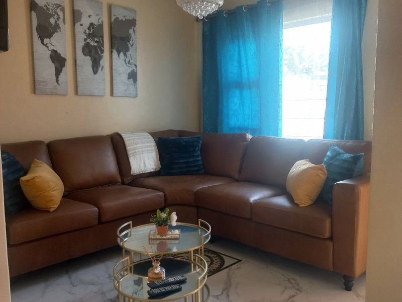 Modern freestanding  3 bedroom family home in excellent condition, with a erf size of 450sqm plot size,   close to all amenities - Photo 8