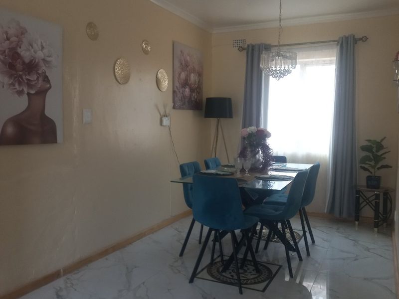Modern freestanding  3 bedroom family home in excellent condition, with a erf size of 450sqm plot size,   close to all amenities - Photo 6