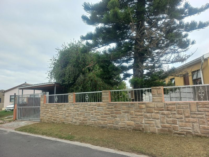 Modern freestanding  3 bedroom family home in excellent condition, with a erf size of 450sqm plot size,   close to all amenities - Photo 1