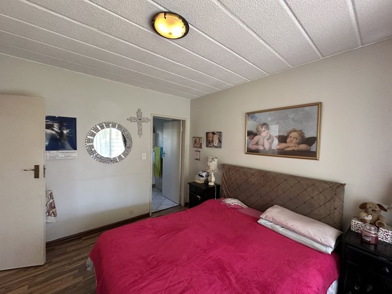Stylish & Spacious 2 Bedroom Flat with Private Garden - Photo 7