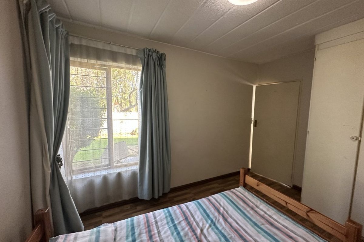 Stylish & Spacious 2 Bedroom Flat with Private Garden - Photo 5