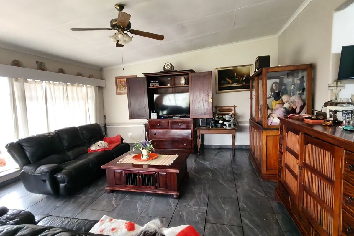 Charming Witpoortjie Home with Pool and Fibre - Photo 5