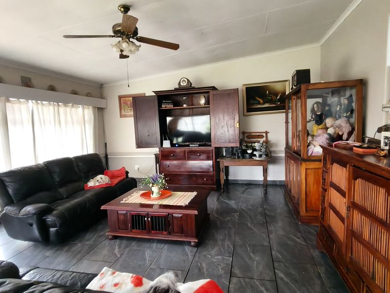 Charming Witpoortjie Home with Pool and Fibre - Photo 5
