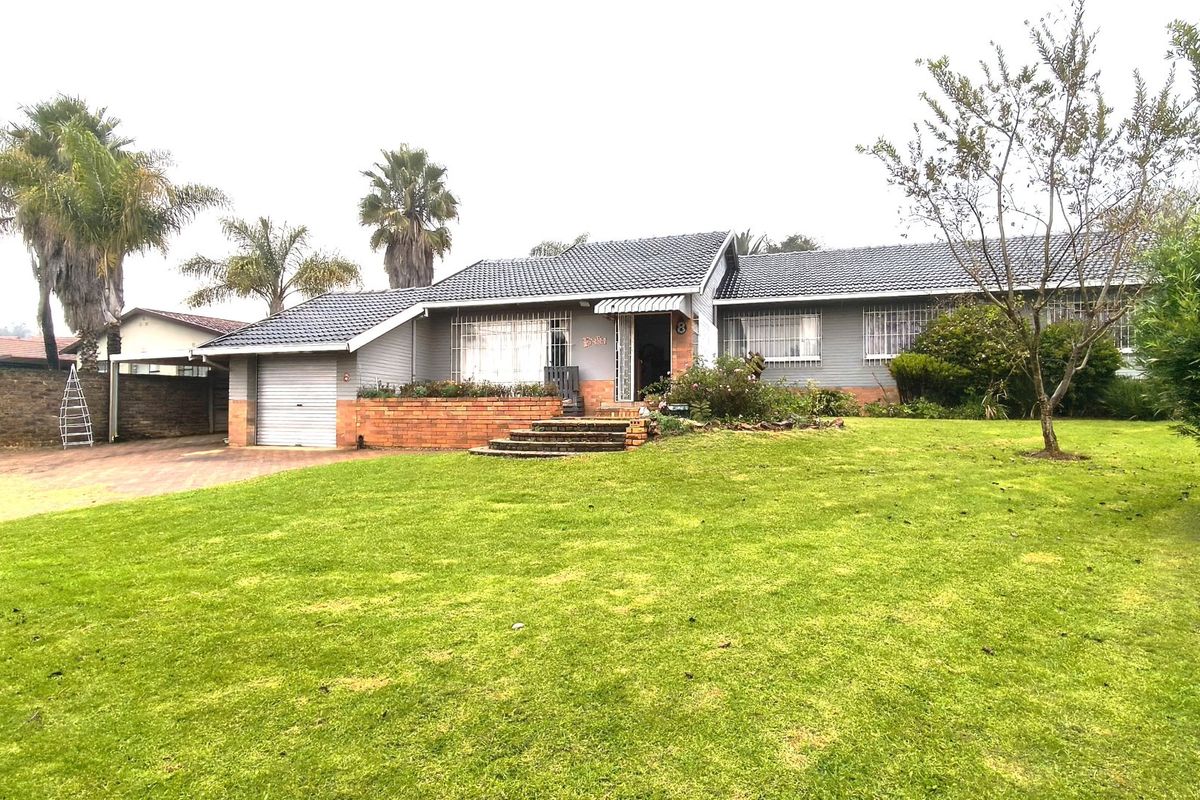 Charming Witpoortjie Home with Pool and Fibre - Photo 2