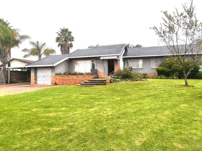 Charming Witpoortjie Home with Pool and Fibre - Photo 2
