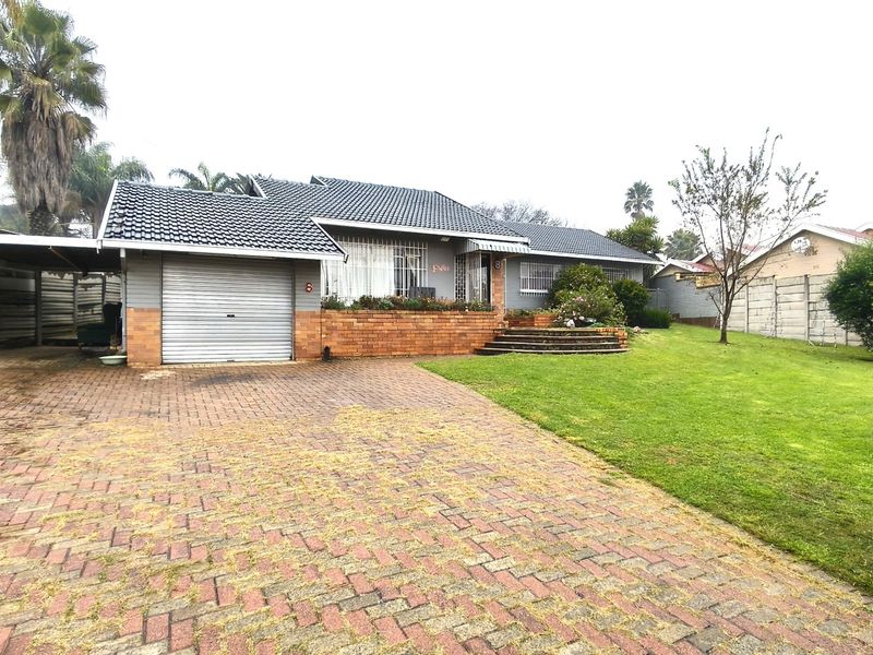 Charming Witpoortjie Home with Pool and Fibre - Photo 1