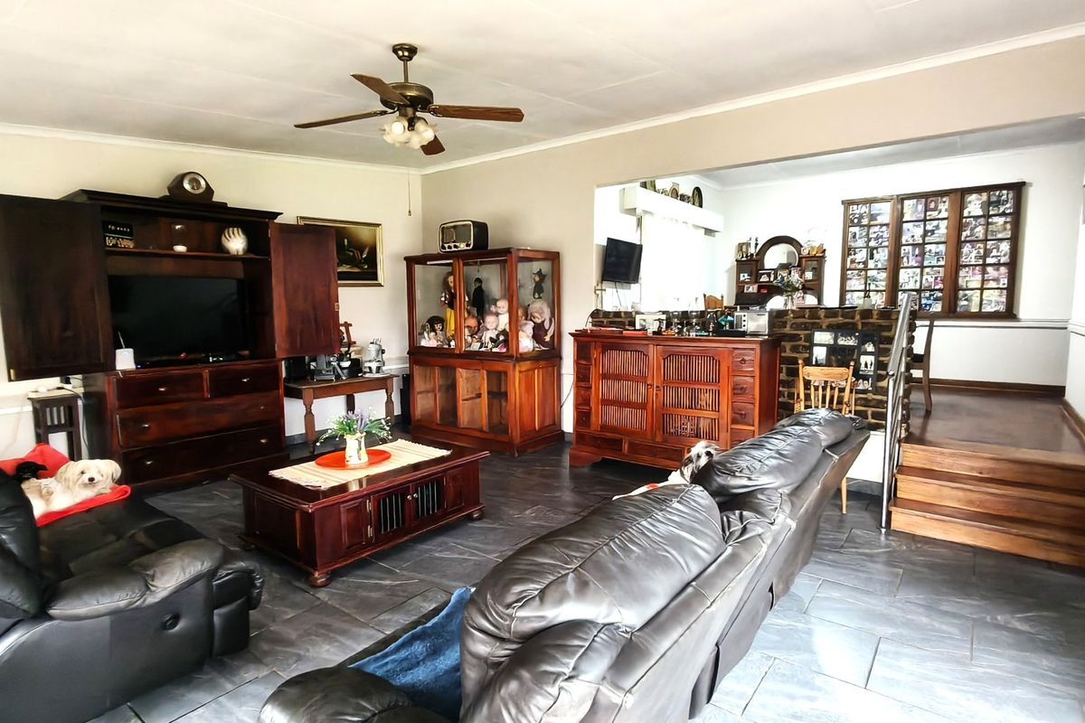 Charming Witpoortjie Home with Pool and Fibre - Photo 3