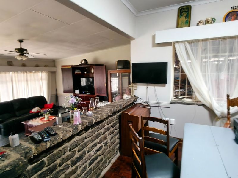 Charming Witpoortjie Home with Pool and Fibre - Photo 6