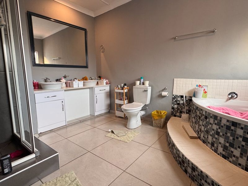 Four bedrooms. turn the key in Risiville - Photo 10