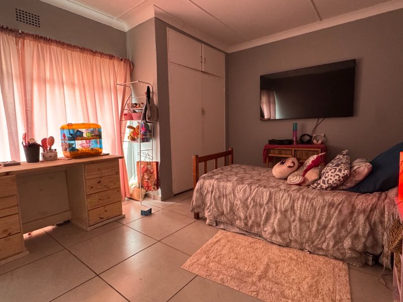 Four bedrooms. turn the key in Risiville - Photo 9