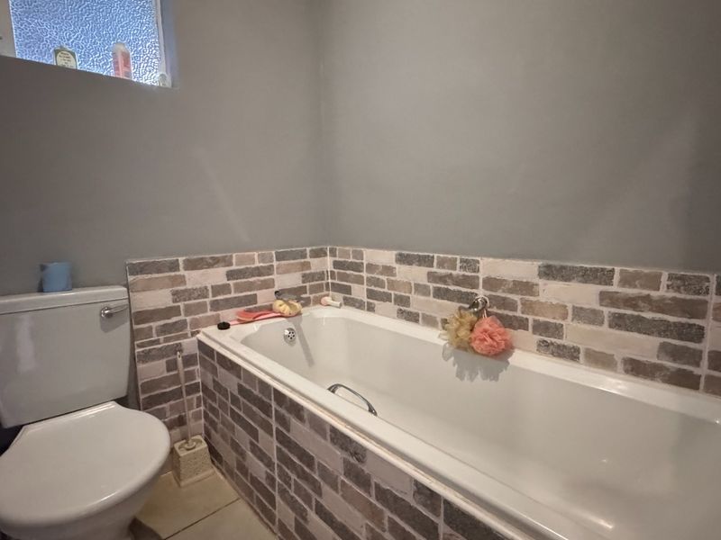 Four bedrooms. turn the key in Risiville - Photo 8