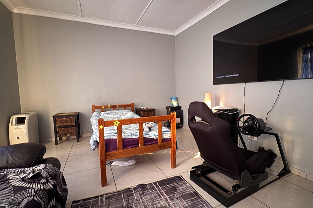 Four bedrooms. turn the key in Risiville - Photo 5