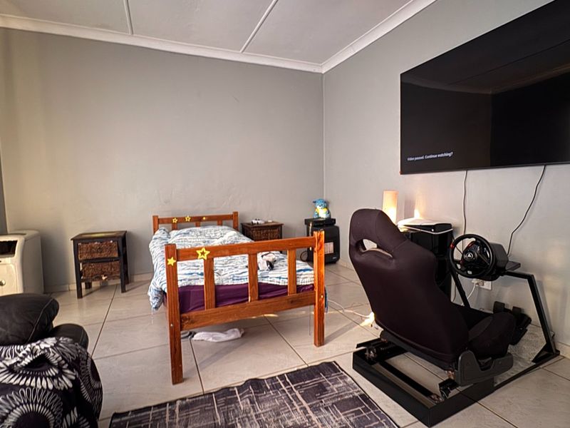 Four bedrooms. turn the key in Risiville - Photo 5
