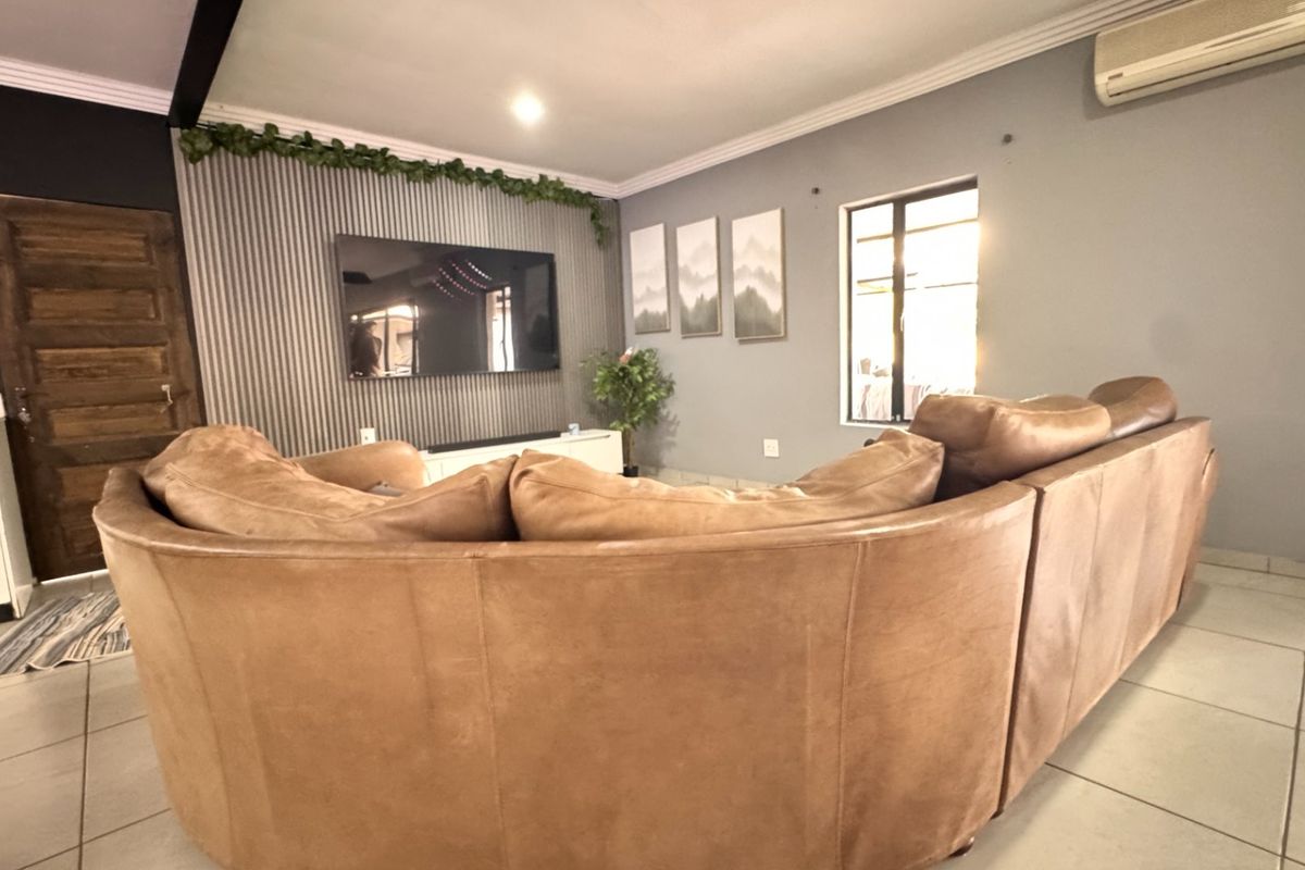 Four bedrooms. turn the key in Risiville - Photo 2