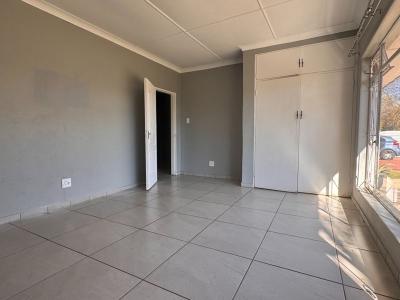 Four bedrooms. Turn the key in Risiville. - Photo 6