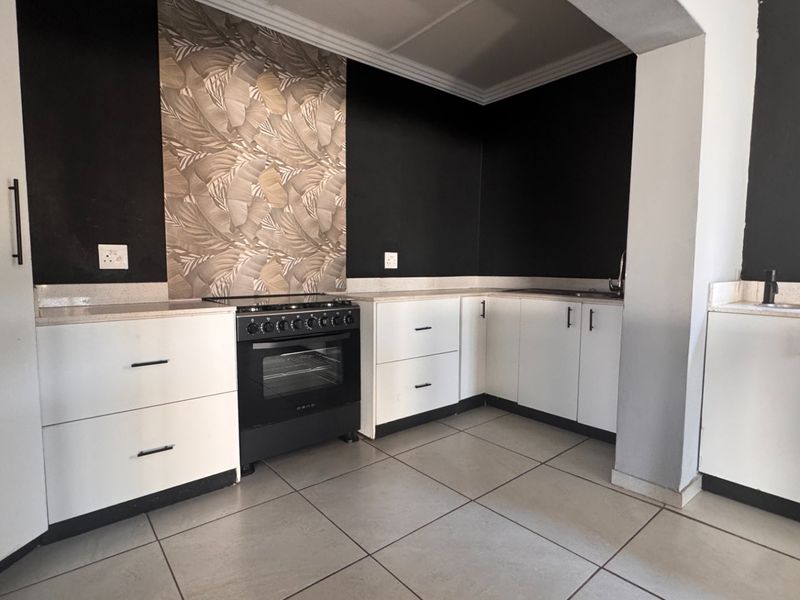 Four bedrooms. Turn the key in Risiville. - Photo 4