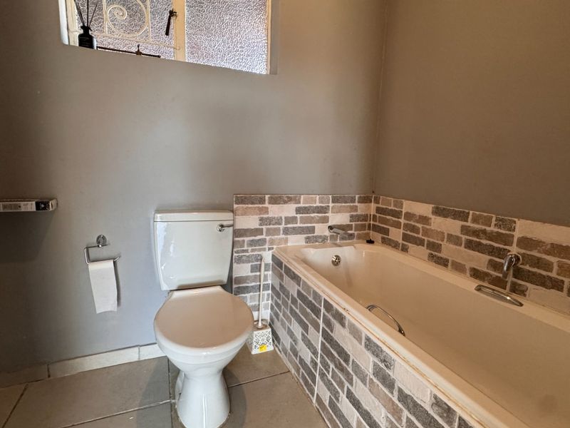 Four bedrooms. Turn the key in Risiville. - Photo 10