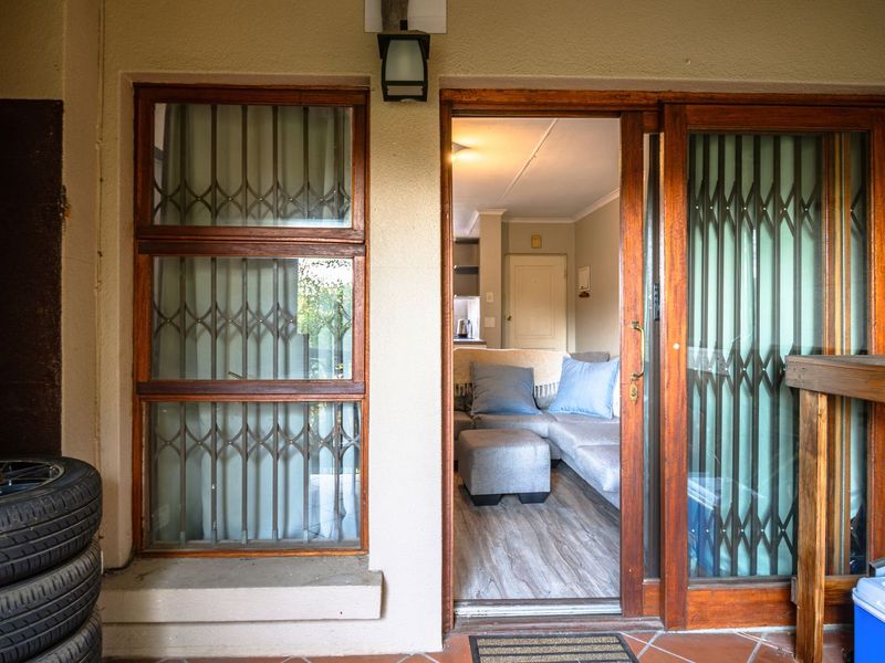 Neat and secure aprtment in the sought-after Dowerglen Ext 4 - Photo 10
