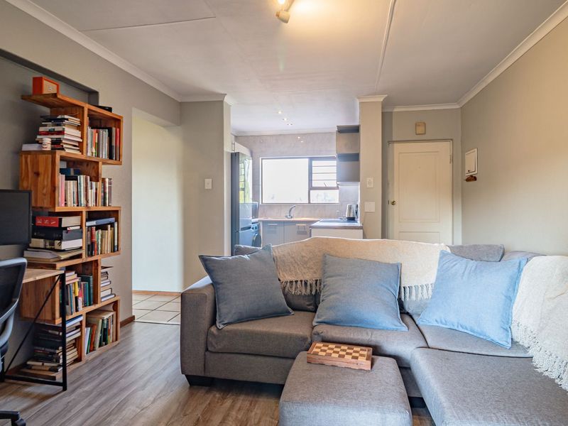 Neat and secure aprtment in the sought-after Dowerglen Ext 4 - Photo 3