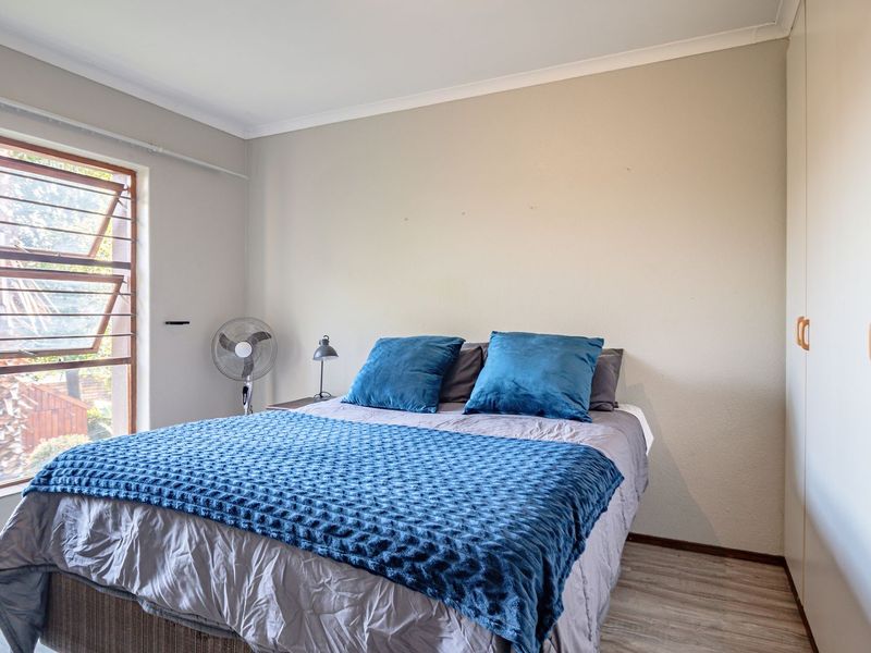 Neat and secure aprtment in the sought-after Dowerglen Ext 4 - Photo 8