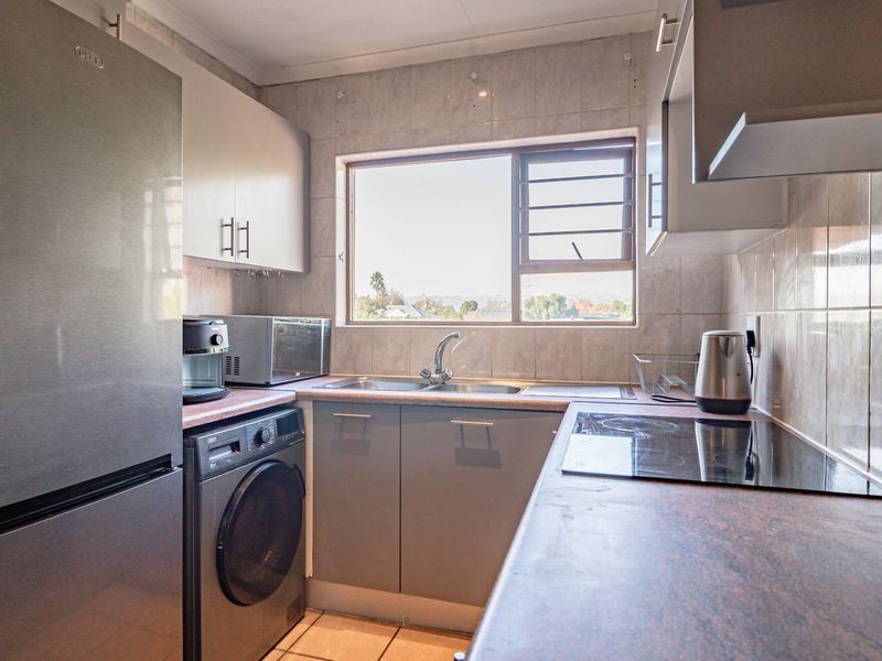 Neat and secure aprtment in the sought-after Dowerglen Ext 4 - Photo 6