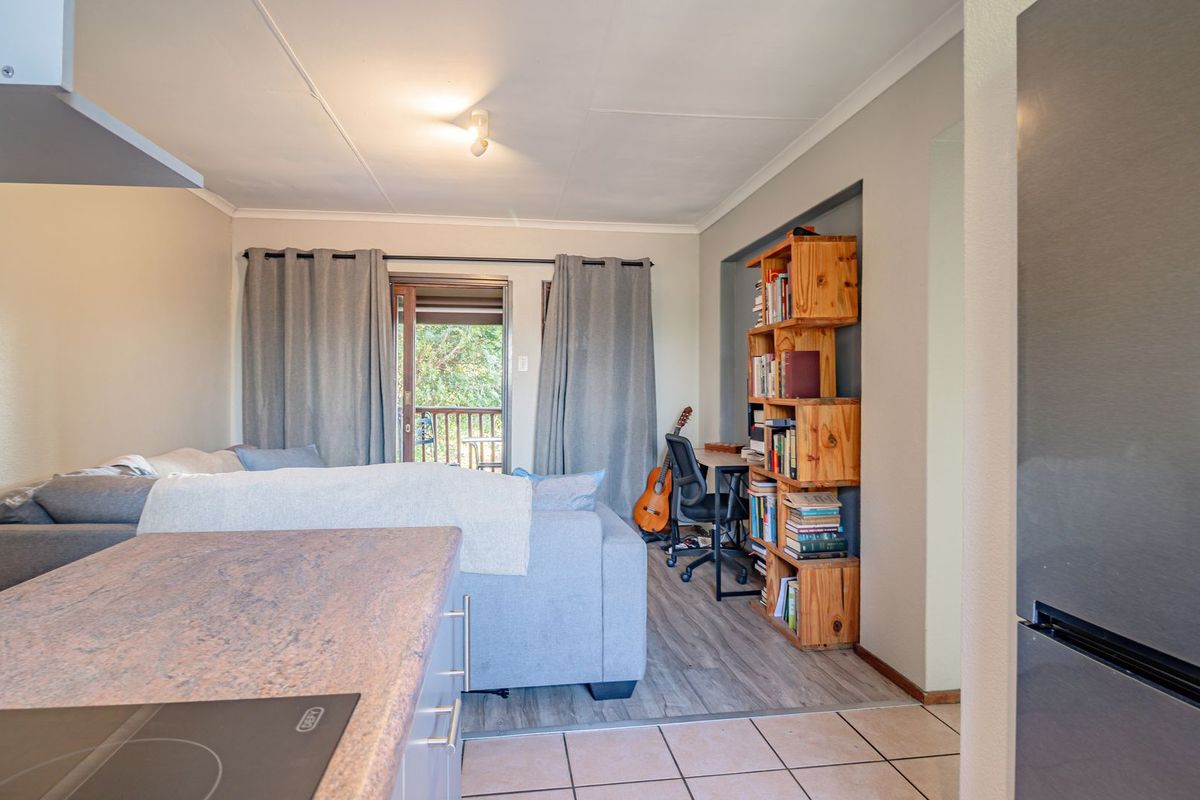 Neat and secure aprtment in the sought-after Dowerglen Ext 4 - Photo 4
