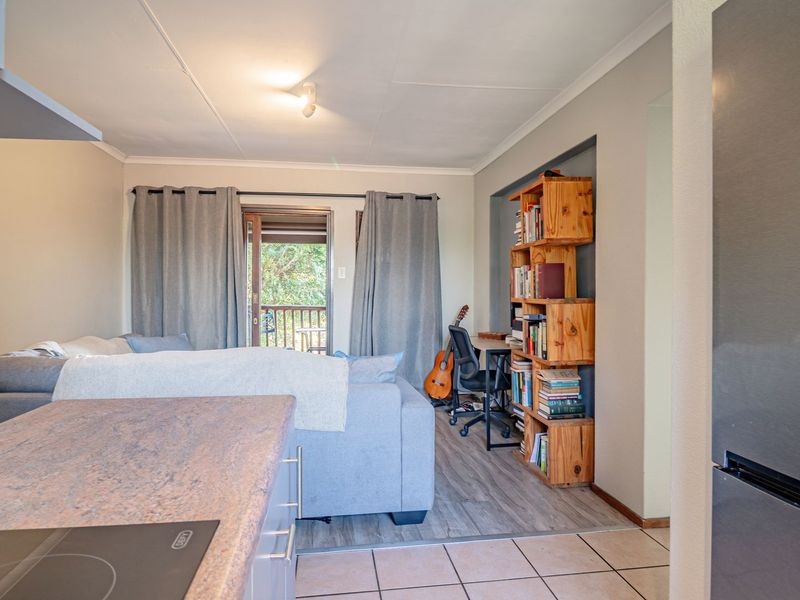Neat and secure aprtment in the sought-after Dowerglen Ext 4 - Photo 4