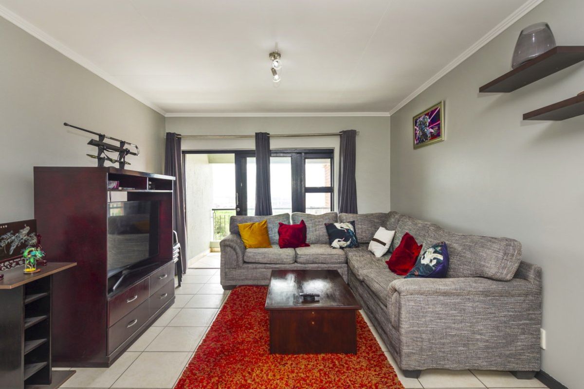 Immaculate 2-Bedroom Townhouse for Sale in Greenstone – Secure, Pet-Friendly Living - Photo 2