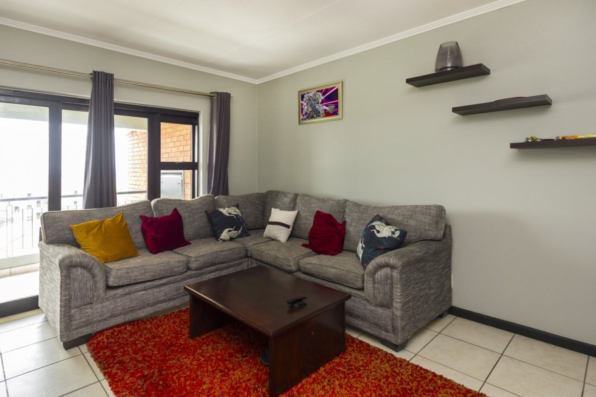 Immaculate 2-Bedroom Townhouse for Sale in Greenstone – Secure, Pet-Friendly Living - Photo 3