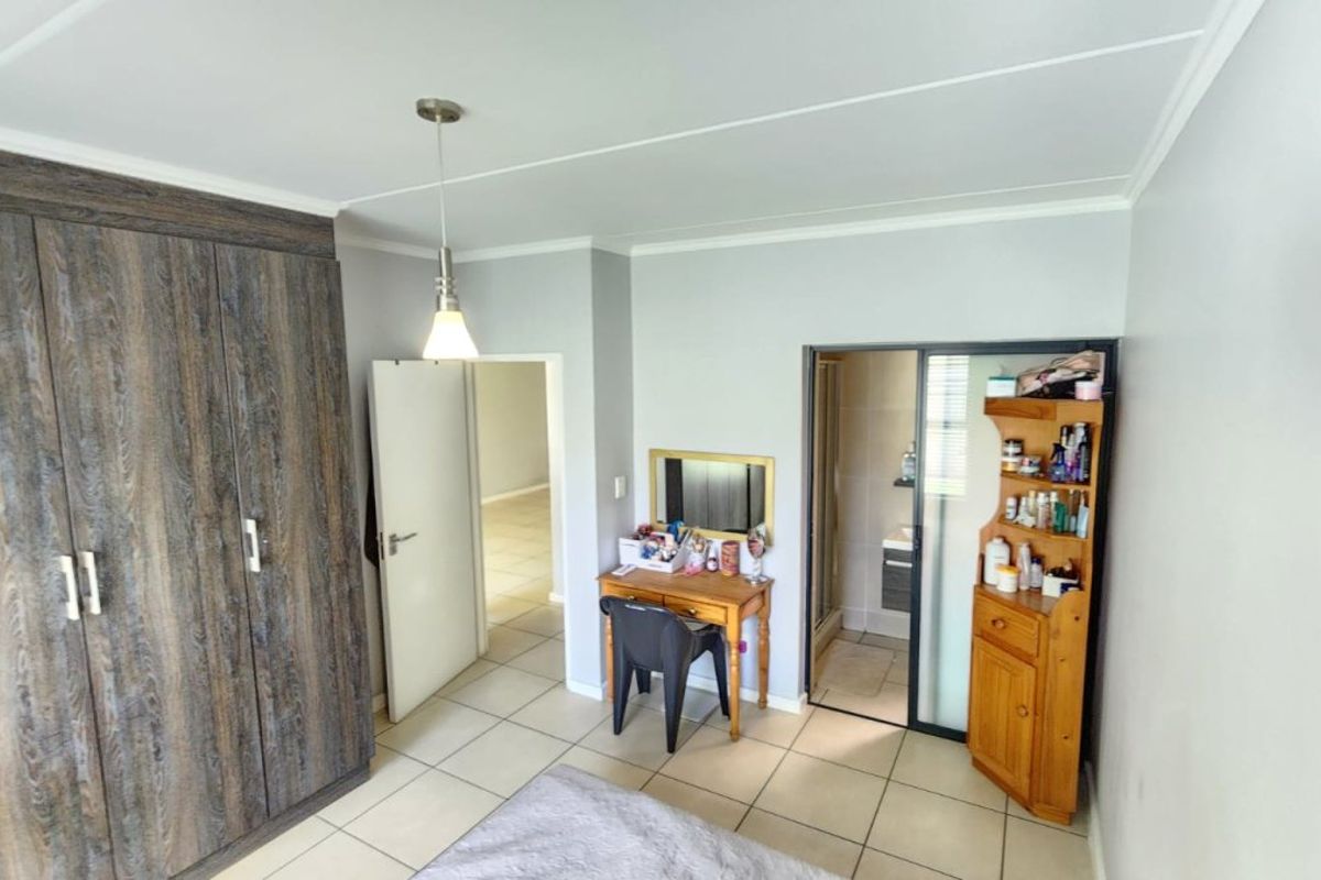 Stunning 3-Bedroom Townhouse for Sale in Greenstone – Border Unit with Private Garden - Photo 5
