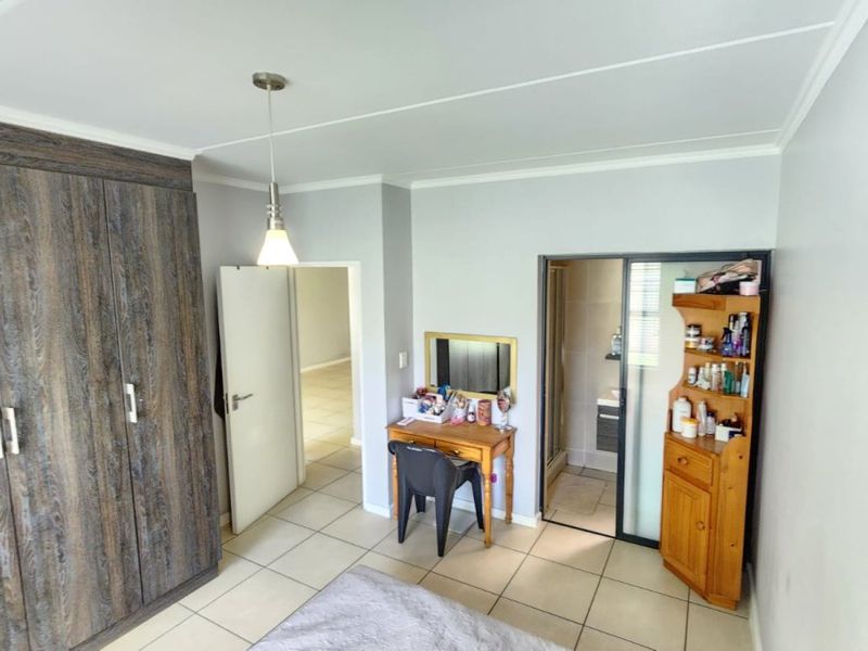 Stunning 3-Bedroom Townhouse for Sale in Greenstone – Border Unit with Private Garden - Photo 5