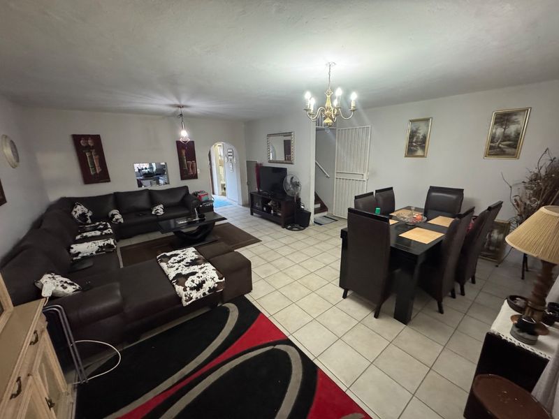 Elegant Family Townhouse in Wonderboom - Photo 2