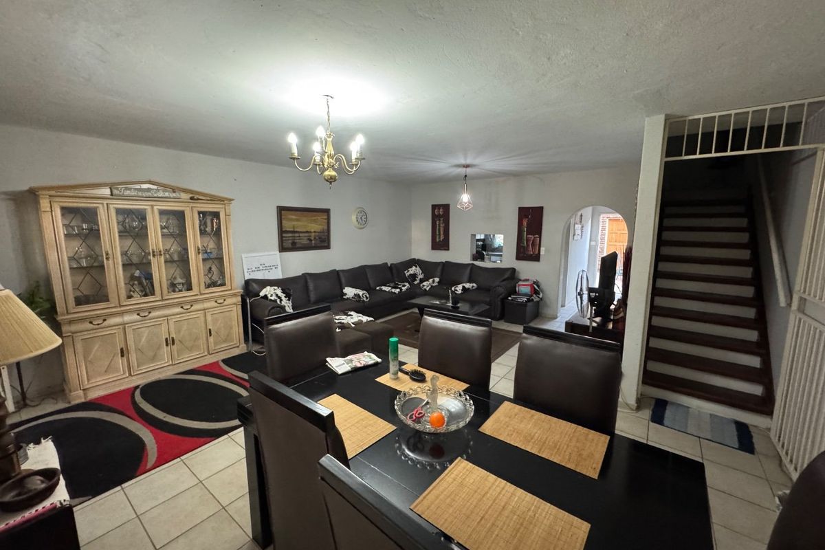 Elegant Family Townhouse in Wonderboom - Photo 3