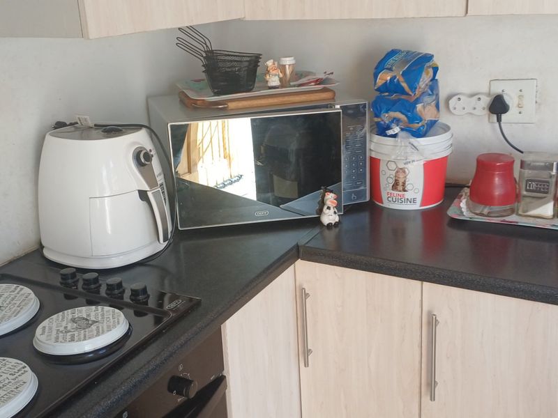 2 Bedroom Duplex Townhouse For Sale – Private Garden Living in a Secure Complex. - Photo 9