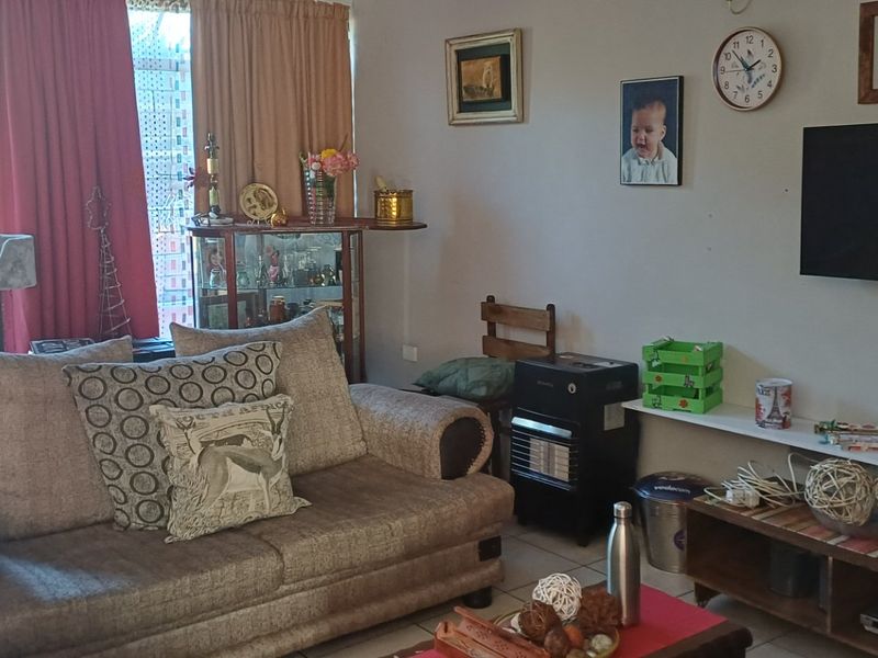 2 Bedroom Duplex Townhouse For Sale – Private Garden Living in a Secure Complex. - Photo 6