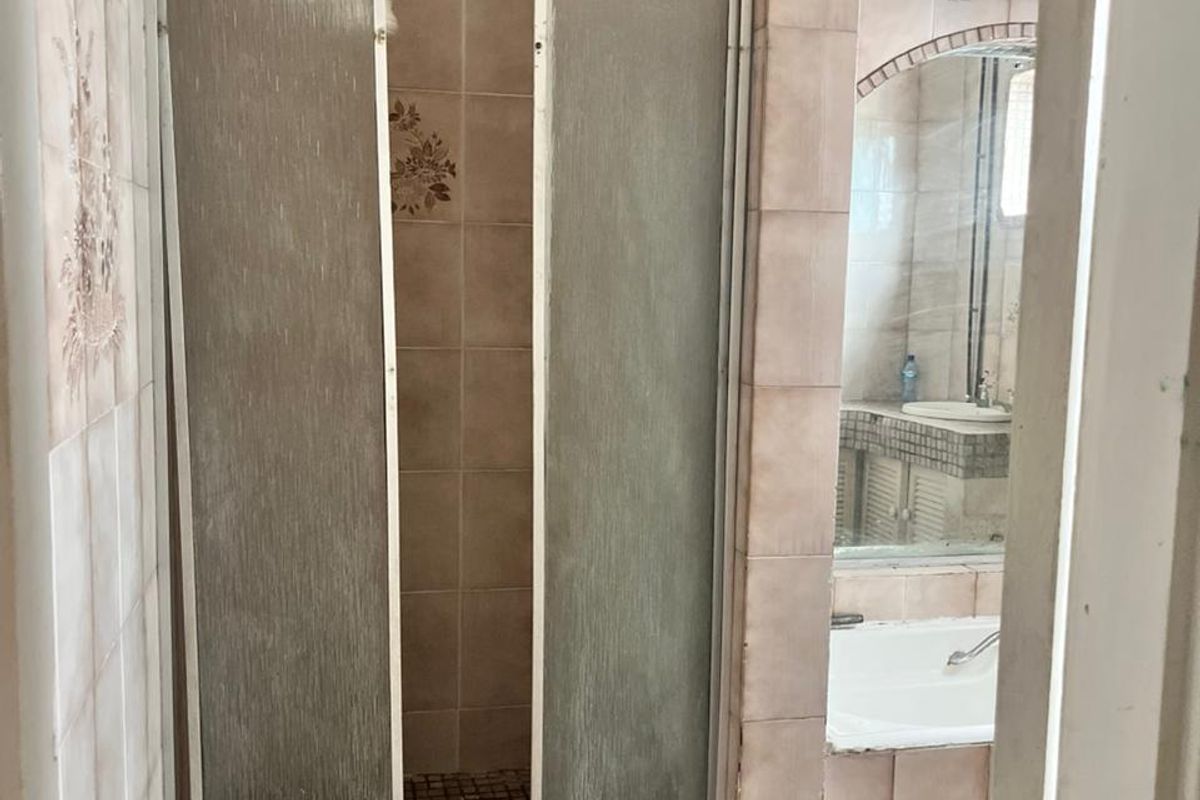 Shared Accommodation: 2 Rooms, R4000 Each - Photo 5