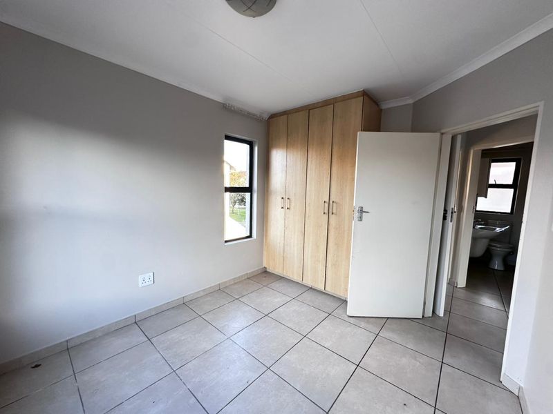 Cozy 2-Bedroom Ground Floor Unit in Prime Location, Lakefield Stewards. - Photo 10