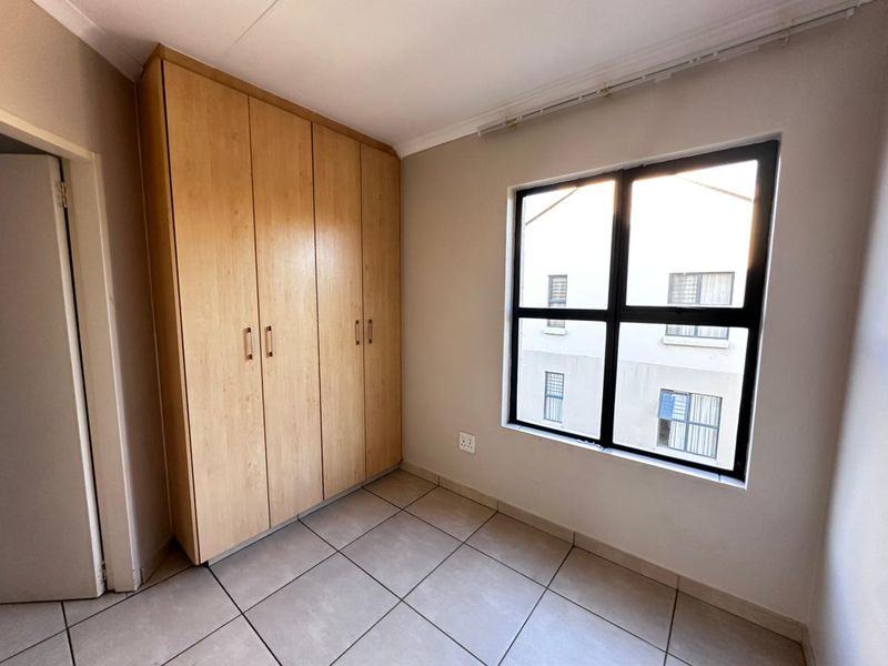Cozy 2-Bedroom Ground Floor Unit in Prime Location, Lakefield Stewards. - Photo 9