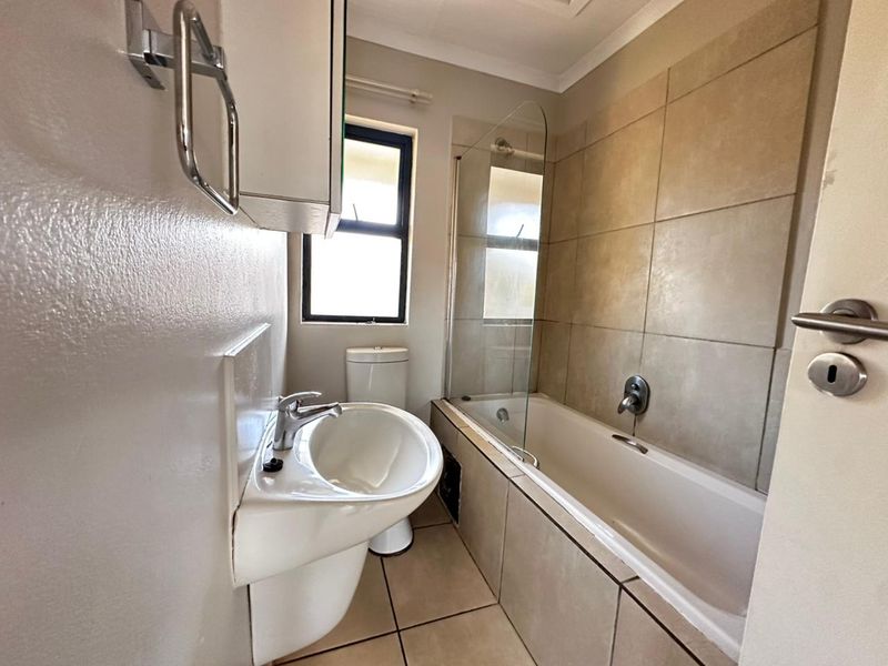 Cozy 2-Bedroom Ground Floor Unit in Prime Location, Lakefield Stewards. - Photo 7