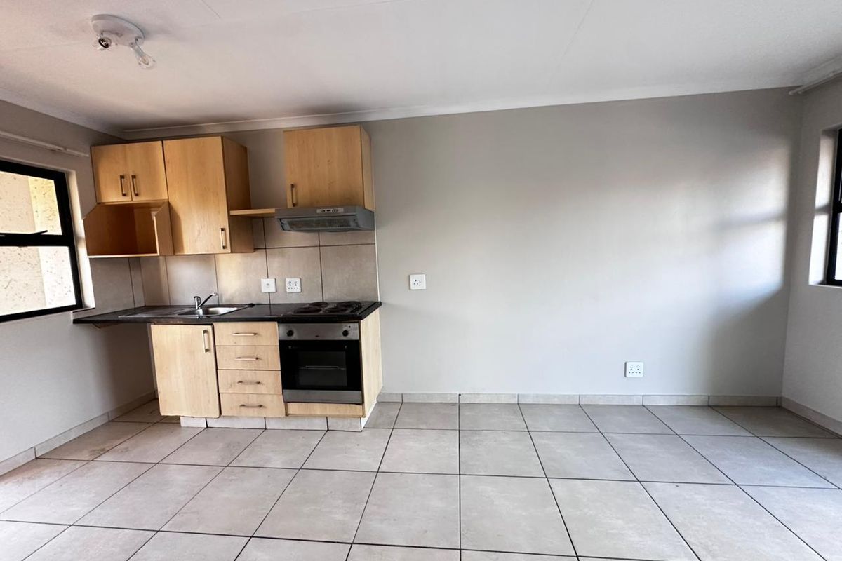 Cozy 2-Bedroom Ground Floor Unit in Prime Location, Lakefield Stewards. - Photo 4