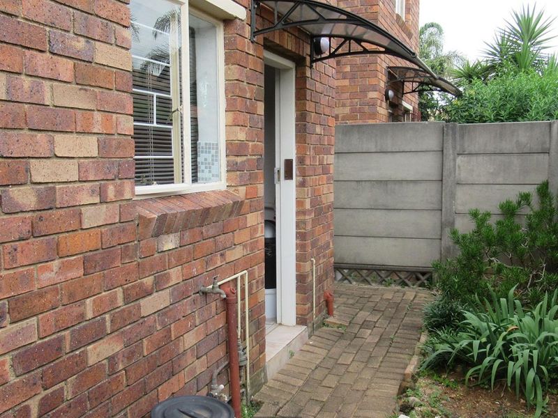CHARMING AND SECURE LIVING IN THE HEART OF FLORIDA GLEN - Photo 10