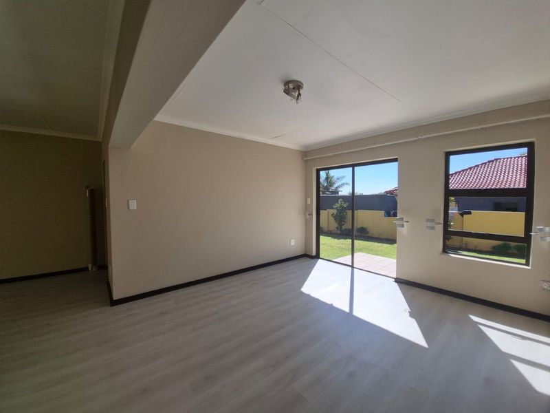NEAT & SECURE LIVING IN GREENGATE - Photo 3