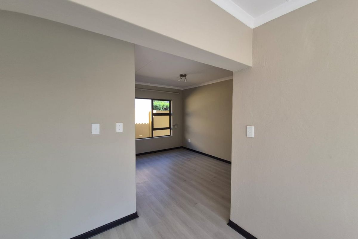 NEAT & SECURE LIVING IN GREENGATE - Photo 2
